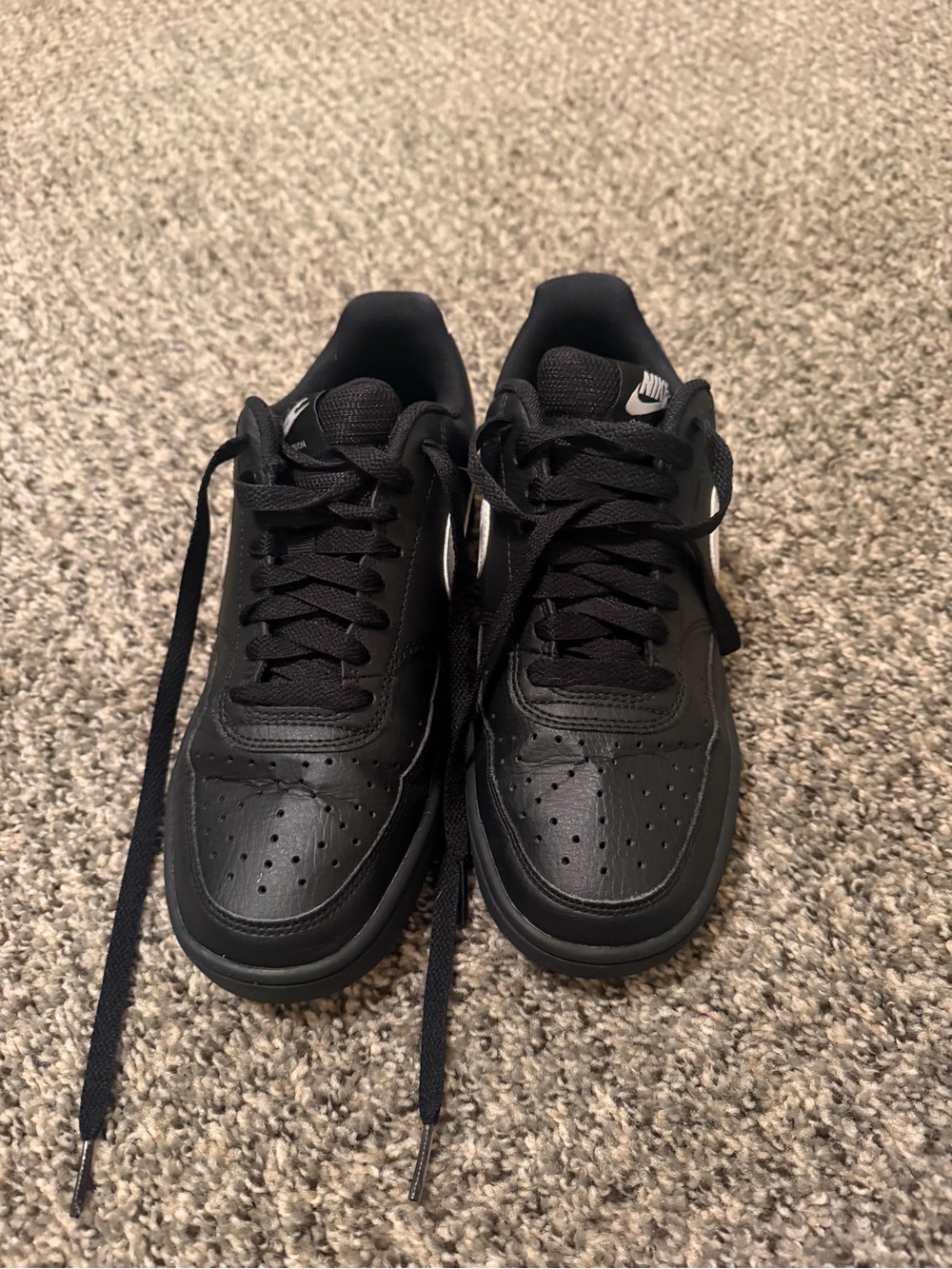 Nike Black Low-Top Athletic Sneakers with White Swoosh